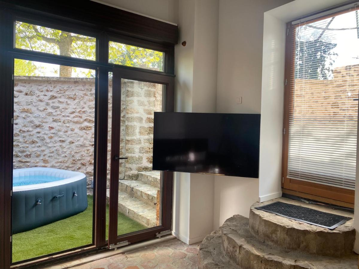 Studio Duplex Avec Spa Et Cour Privee Bonnelles Exterior photo